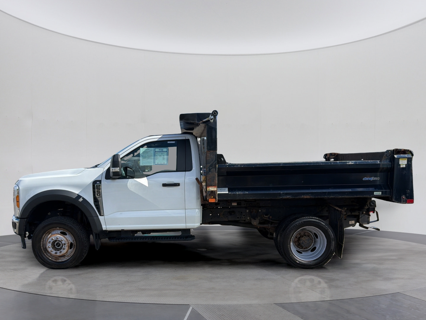 Used 2023 Ford F550 4x4 Regular Cab Super Duty image 2