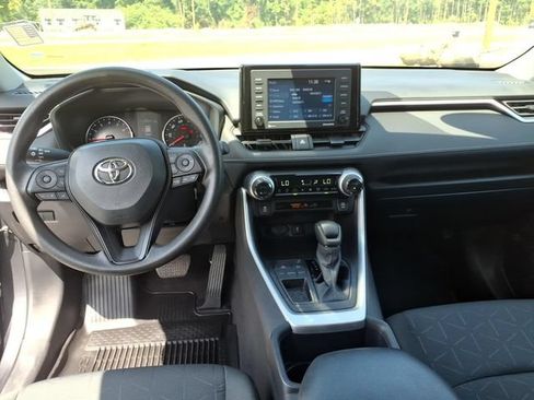 Used 2022 Toyota RAV4 XLE FWD image 10