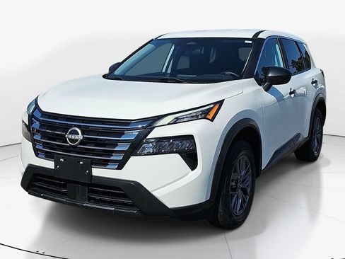 Used 2024 Nissan Rogue S FWD image 11