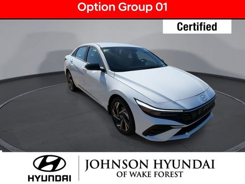 Certified 2025 Hyundai Elantra SEL image 2