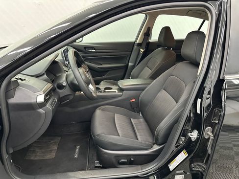 Used 2025 Nissan Altima 2.5 SV image 9