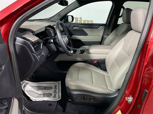 Used 2024 GMC Acadia Elevation w/ Trailering Package image 11