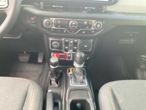 Used 2024 Jeep Wrangler Unlimited AWD/4WD image 17