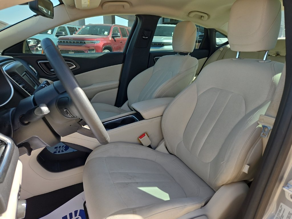 Used 2016 Chrysler 200 Limited FWD image 14