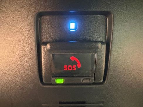 Used 2020 Toyota Camry XLE image 18