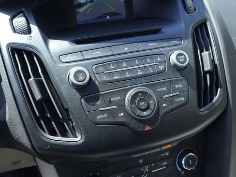 Used 2015 Ford Focus SE FWD image 16