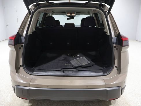 Used 2025 Nissan Rogue SV AWD/4WD image 19