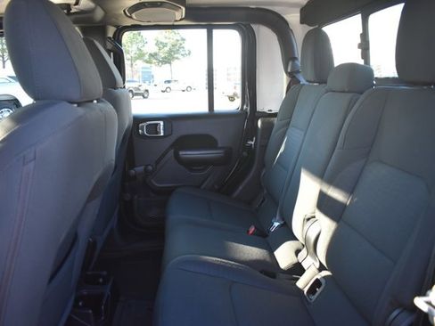 Used 2020 Jeep Gladiator Sport image 13