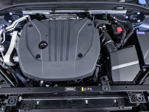 Certified 2025 Volvo V60 B5 Cross Country Plus image 35