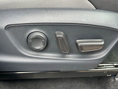 Used 2025 Toyota Tacoma TRD Sport w/ TRD Sport Upgrade Package image 48