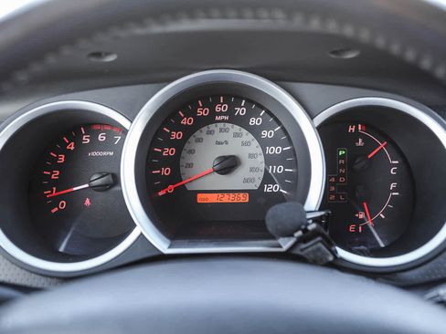 Used 2005 Toyota Tacoma PreRunner image 22