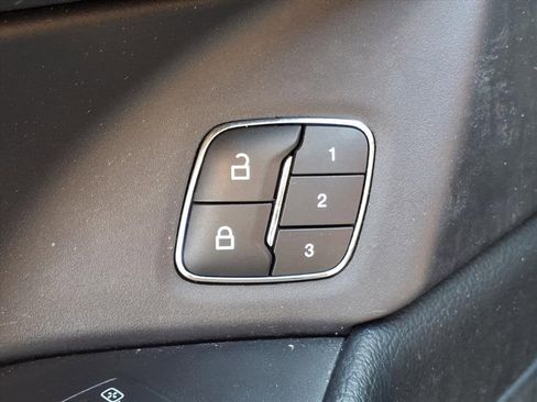 Used 2021 Ford Expedition XLT image 5