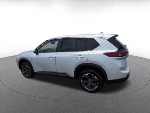 Used 2025 Nissan Rogue SV FWD image 10