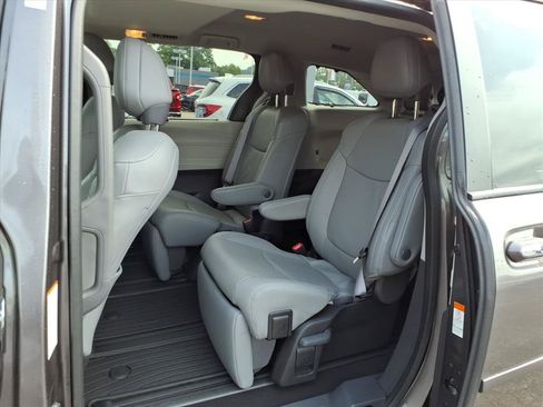Used 2024 Toyota Sienna Limited AWD/4WD image 12