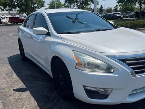 Used 2013 Nissan Altima 2.5 S FWD image 3