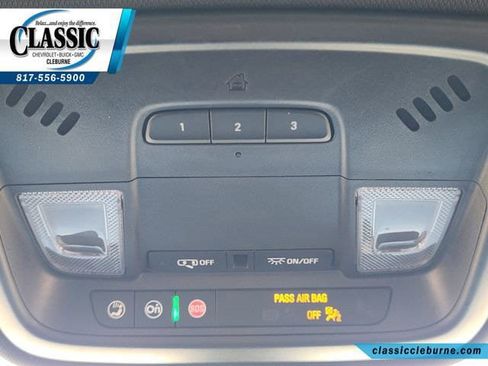 Used 2023 Chevrolet Traverse Premier image 36