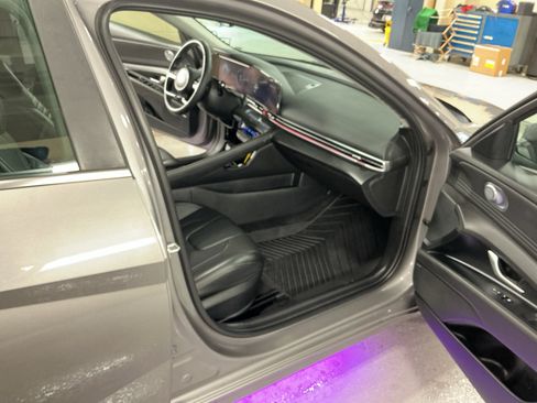 Certified 2024 Hyundai Elantra Limited FWD image 16