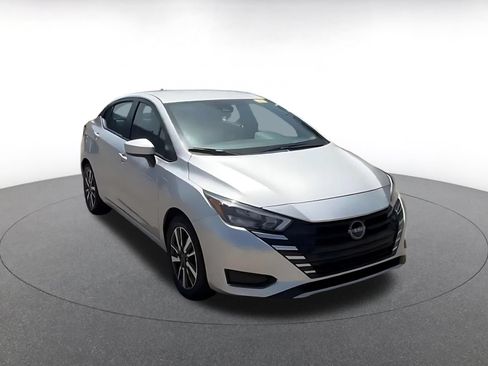Used 2025 Nissan Versa SV FWD image 3