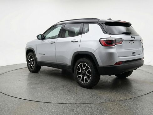 Used 2025 Jeep Compass Trailhawk image 6