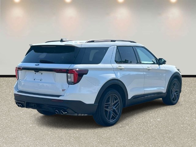 Certified 2025 Ford Explorer ST AWD/4WD image 5