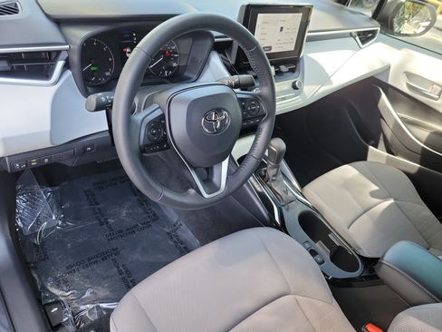 Used 2025 Toyota Corolla SE FWD image 13