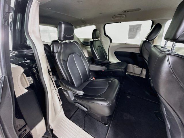 Used 2024 Chrysler Pacifica Touring-L FWD image 28