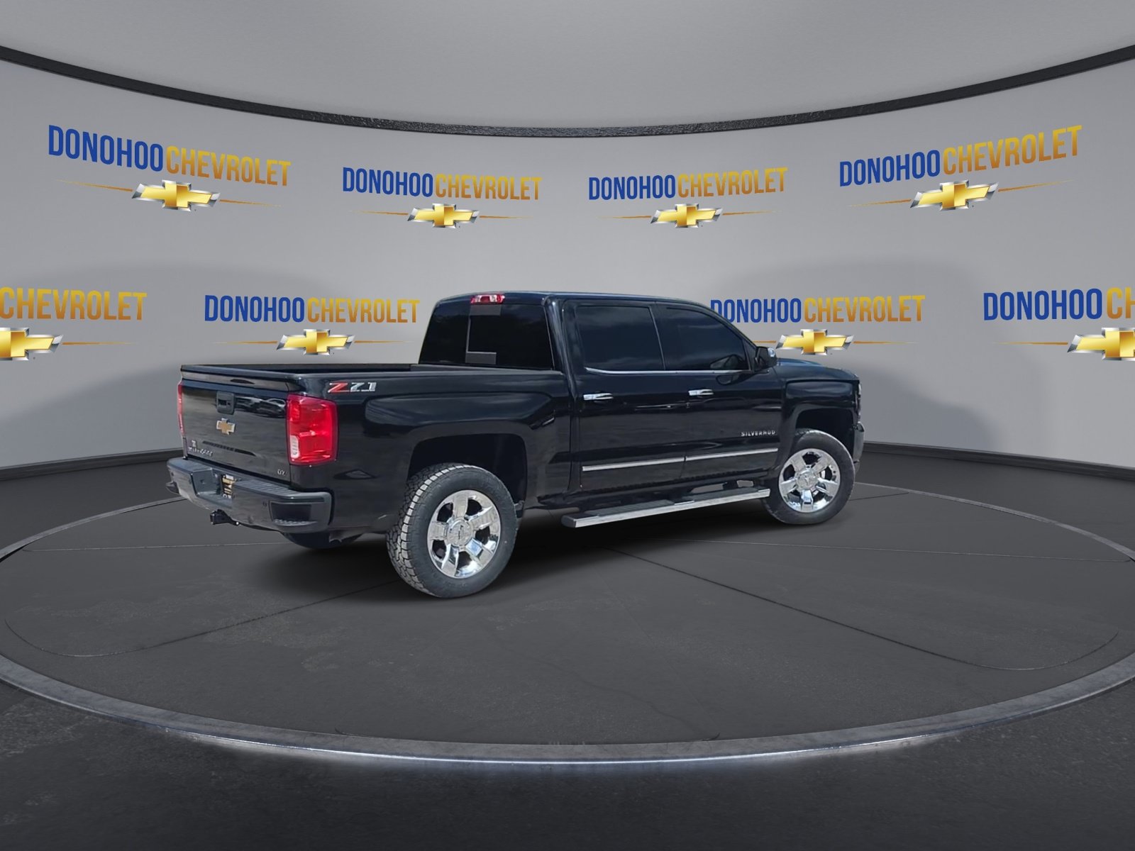 Used 2018 Chevrolet Silverado 1500 LTZ Z71 w/ LTZ Plus Package AWD/4WD image 12