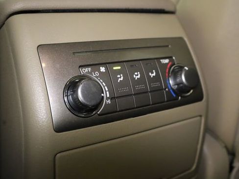 Used 2011 Toyota Highlander SE image 29