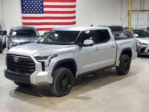 Used 2022 Toyota Tundra SR5 w/ Advanced Technology Package AWD/4WD image 42