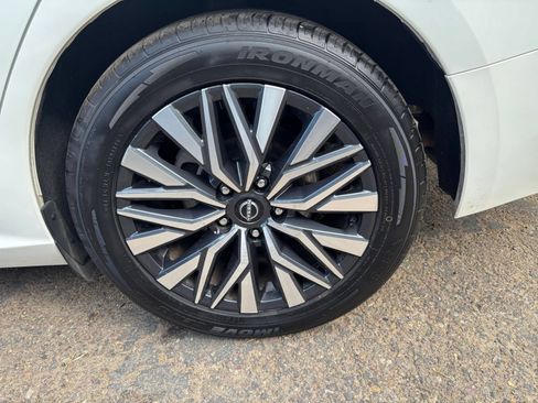 Used 2025 Nissan Altima 2.5 SV FWD image 29