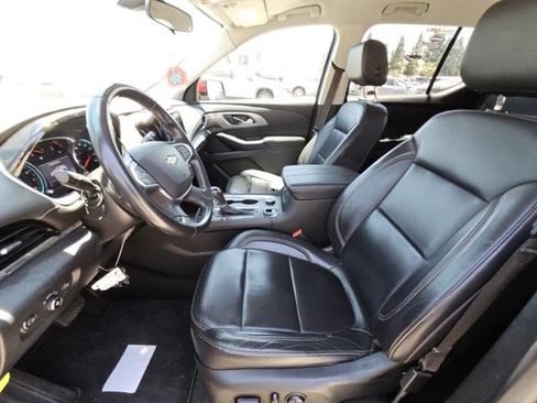 Used 2020 Chevrolet Traverse LT FWD image 13