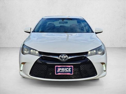 Used 2017 Toyota Camry SE image 2