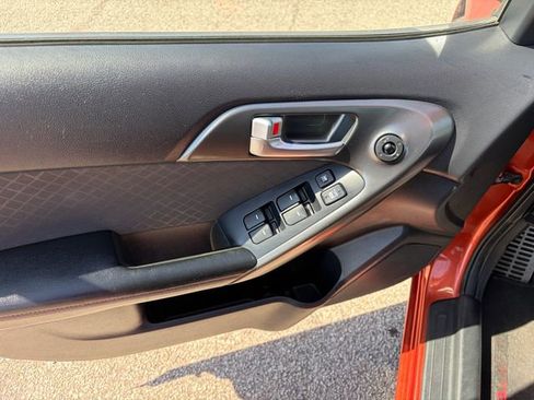 Used 2010 Kia Forte SX image 22