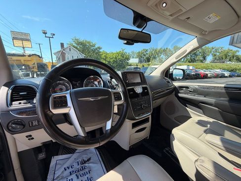 Used 2012 Chrysler Town & Country Touring-L FWD image 16