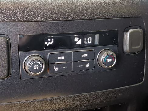 Used 2020 GMC Yukon XL SLT w/ Premium Edition AWD/4WD image 32