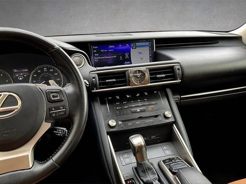 Used 2018 Lexus IS 300 AWD image 9