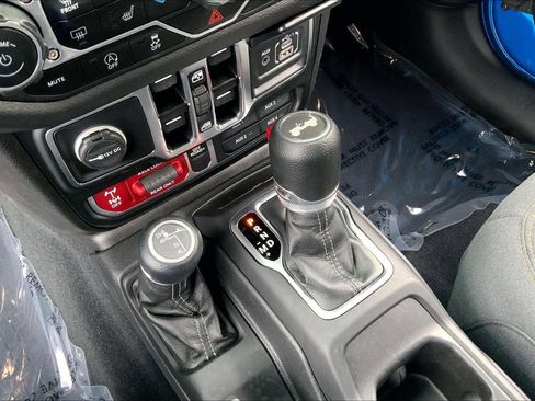 Used 2024 Jeep Wrangler Unlimited Sport AWD/4WD image 16