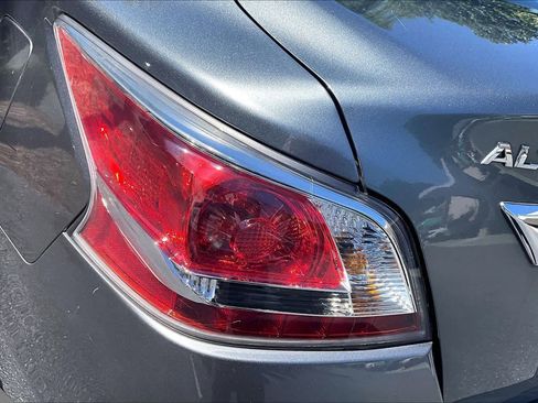 Used 2015 Nissan Altima 2.5 SV FWD image 28