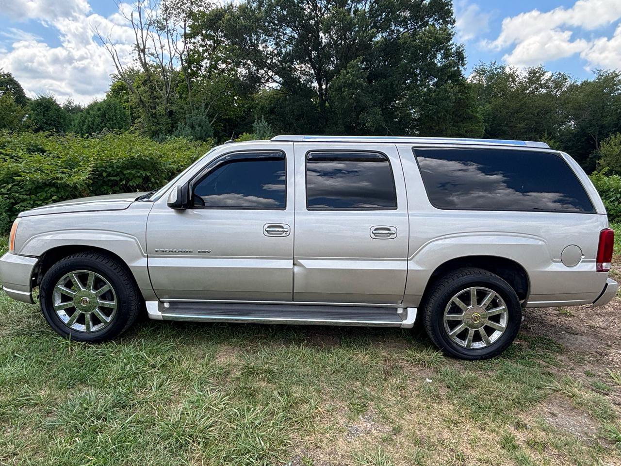 Used 2004 Cadillac Escalade ESV AWD image 8