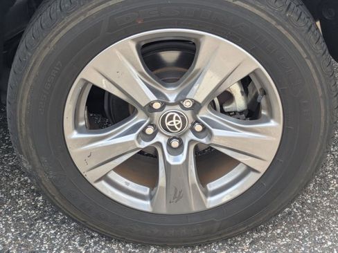 Used 2024 Toyota RAV4 XLE w/ Convenience Package AWD/4WD image 16