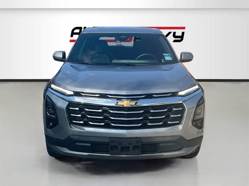 Used 2025 Chevrolet Equinox LT w/ Safety and Technology Package image 2