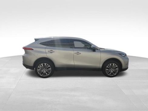 Used 2022 Toyota Venza XLE AWD/4WD image 9