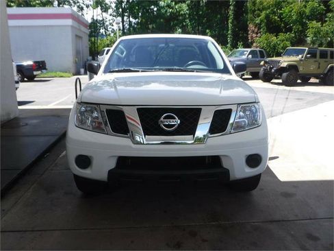 Used 2019 Nissan Frontier SV image 14