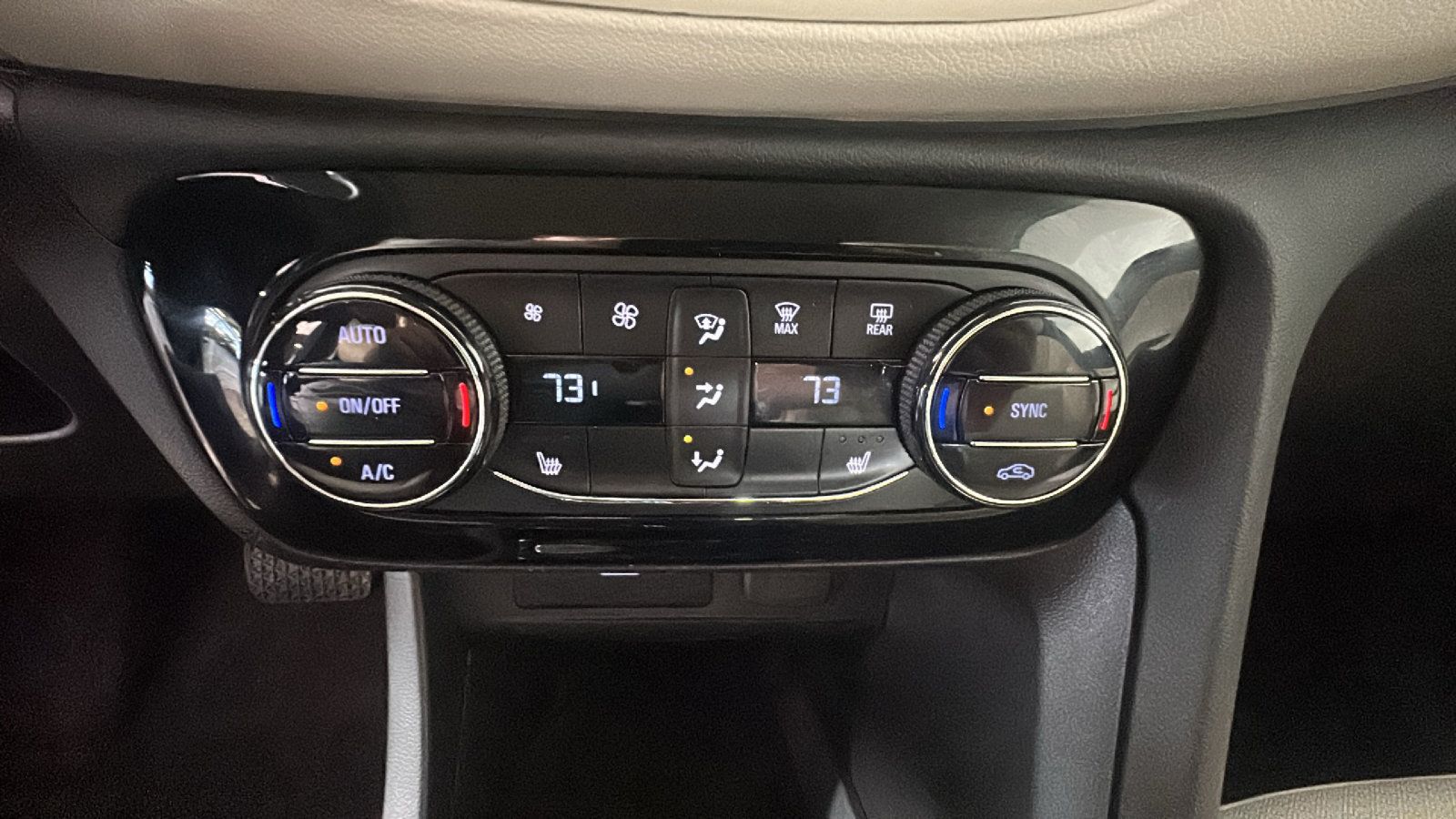 Used 2023 Buick Encore GX Select w/ Safety Package II AWD/4WD image 27