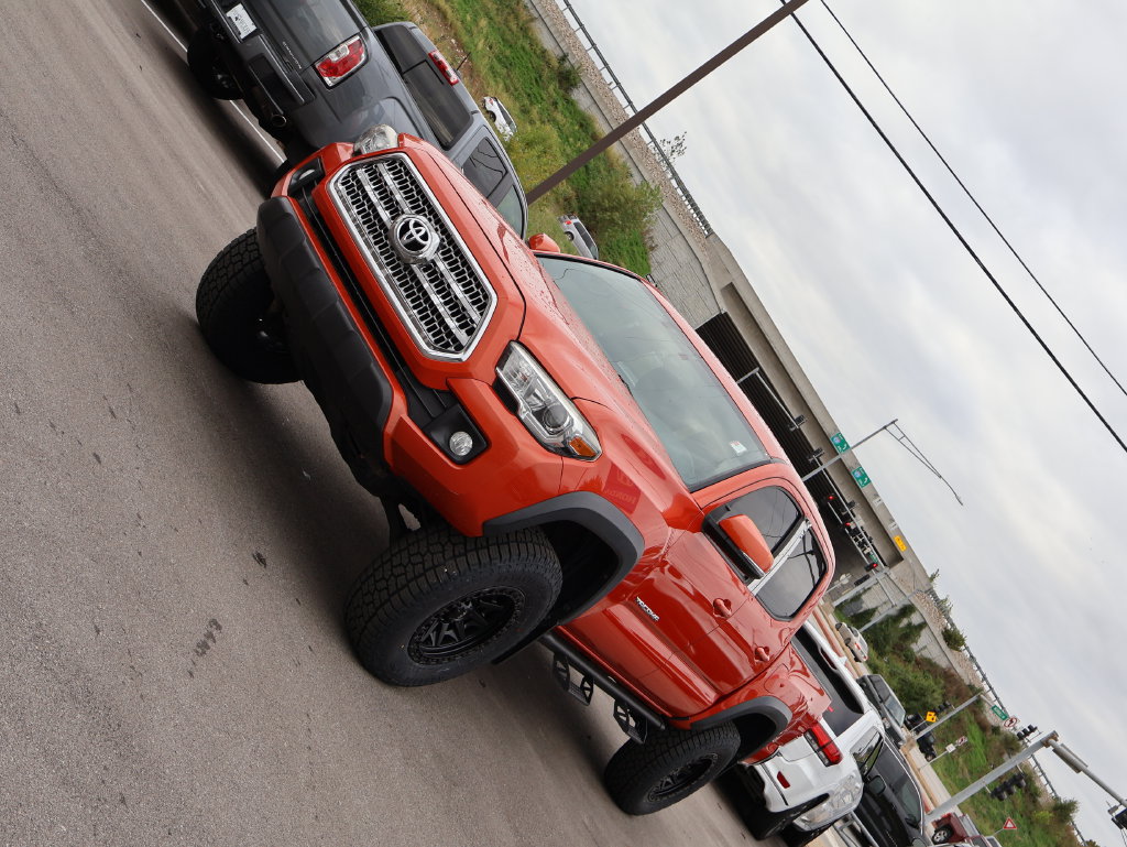 Used 2016 Toyota Tacoma TRD Off-Road w/ Towing Package AWD/4WD image 3