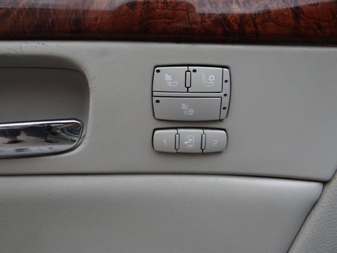 Used 2007 Cadillac DTS Luxury I w/ Sun And Sound Package image 16