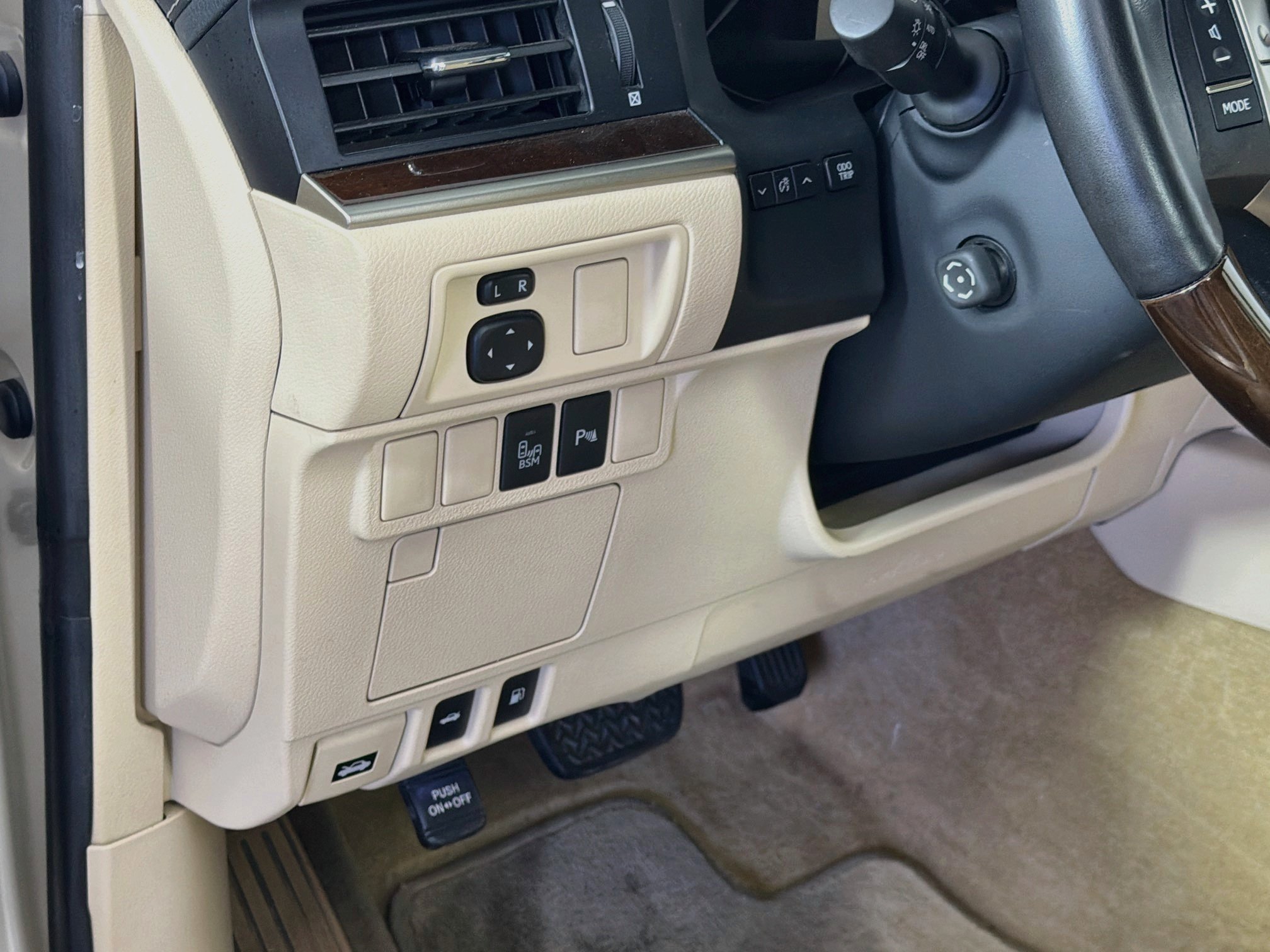 Used 2014 Lexus ES 350 w/ Luxury Package FWD image 17