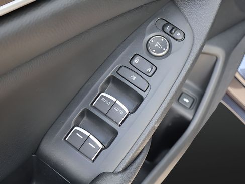 Used 2020 Honda Accord LX image 11