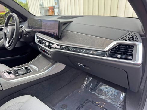 Used 2024 BMW X5 sDrive40i w/ Premium Package RWD image 15