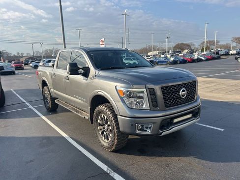 Used 2018 Nissan Titan PRO-4X w/ Pro-4x Convenience Package image 1